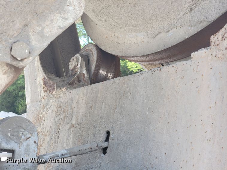 image for item KD9385 1994 Ford LT8000  ready mix truck