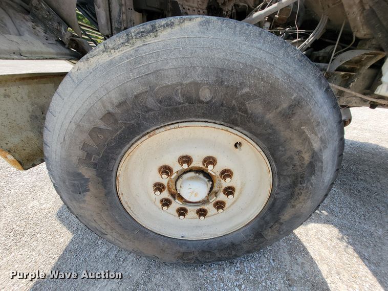 image for item KD9385 1994 Ford LT8000  ready mix truck