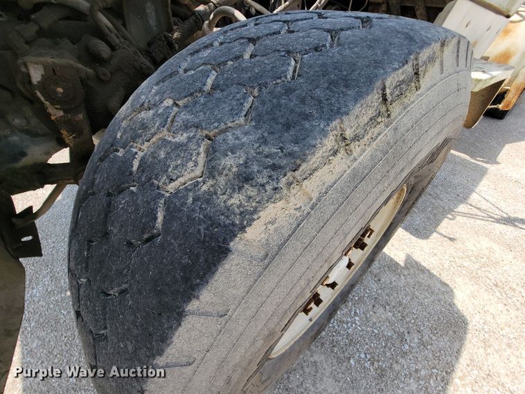 image for item KD9385 1994 Ford LT8000  ready mix truck