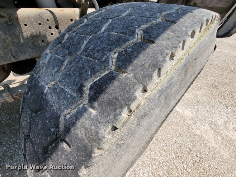 image for item KD9385 1994 Ford LT8000  ready mix truck