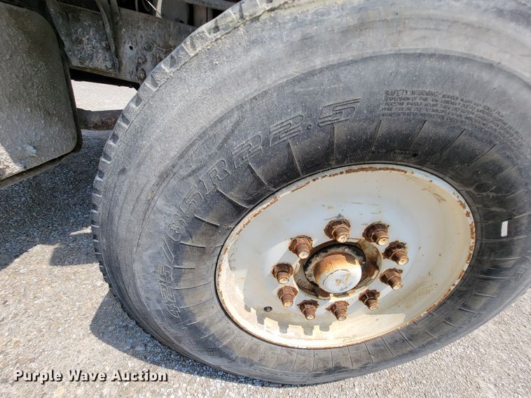 image for item KD9385 1994 Ford LT8000  ready mix truck