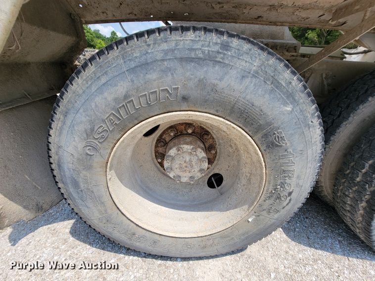 image for item KD9385 1994 Ford LT8000  ready mix truck