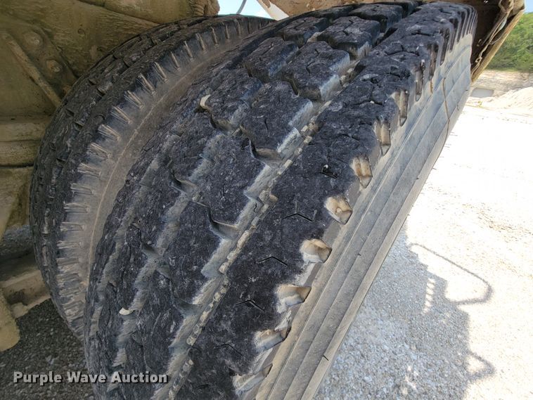 image for item KD9385 1994 Ford LT8000  ready mix truck