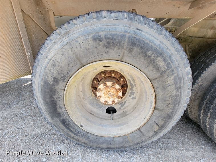 image for item KD9385 1994 Ford LT8000  ready mix truck