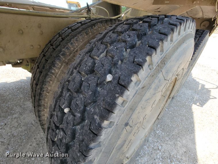 image for item KD9385 1994 Ford LT8000  ready mix truck