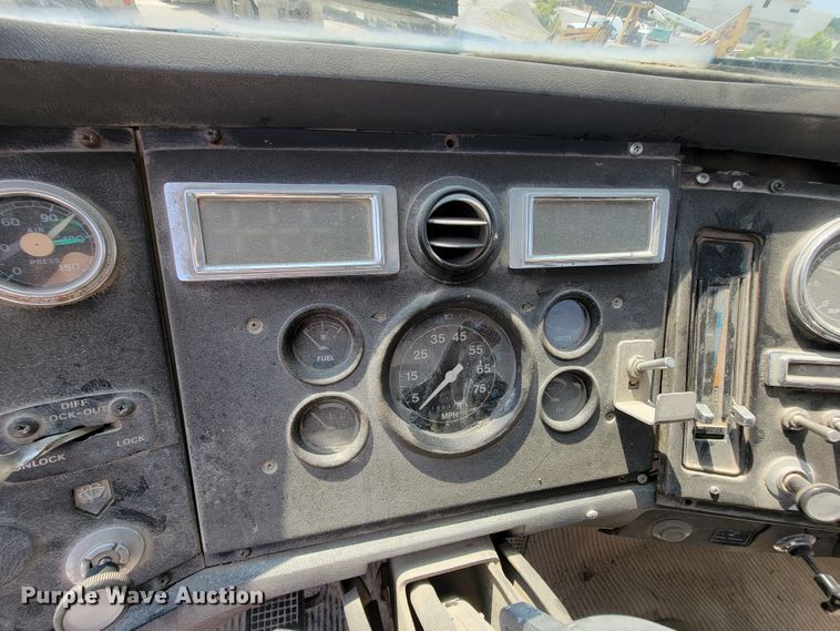 image for item KD9386 1994 Ford LT8000  ready mix truck