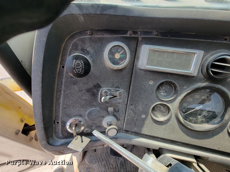 image for item KD9386 1994 Ford LT8000  ready mix truck