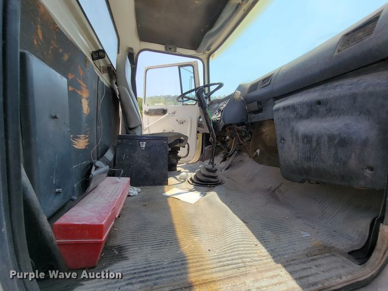 image for item KD9386 1994 Ford LT8000  ready mix truck