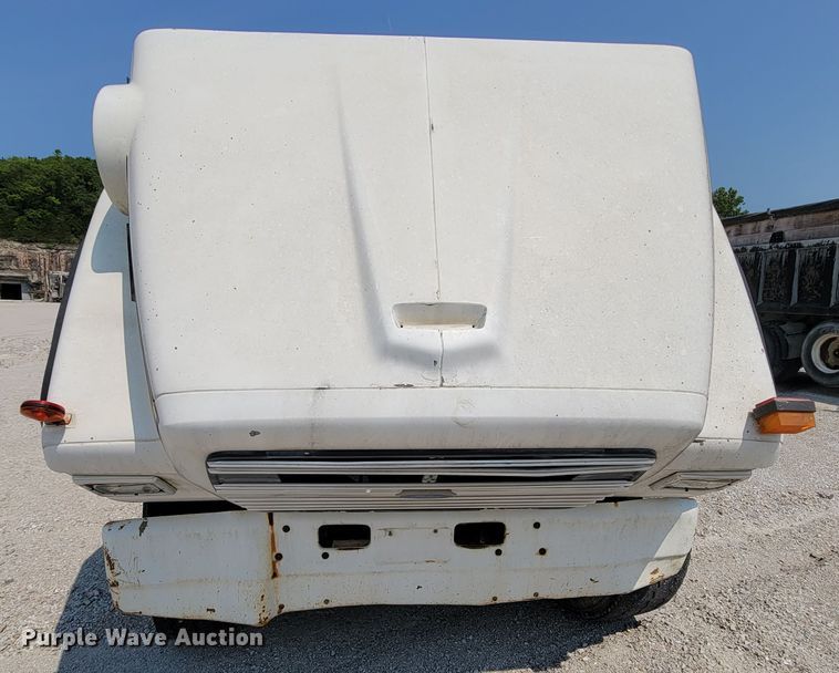 image for item KD9386 1994 Ford LT8000  ready mix truck