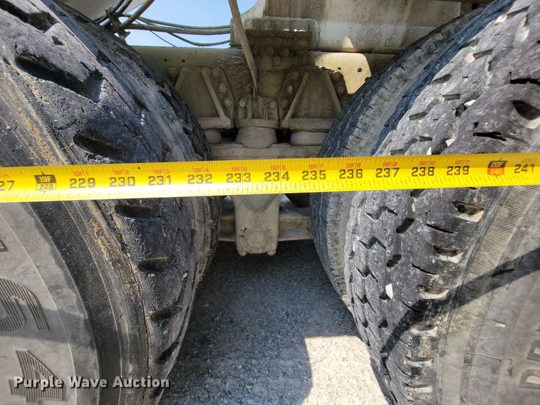 image for item KD9386 1994 Ford LT8000  ready mix truck