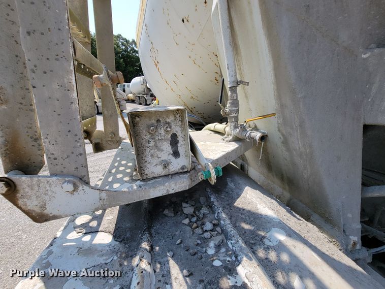 image for item KD9386 1994 Ford LT8000  ready mix truck