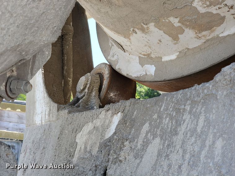 image for item KD9386 1994 Ford LT8000  ready mix truck