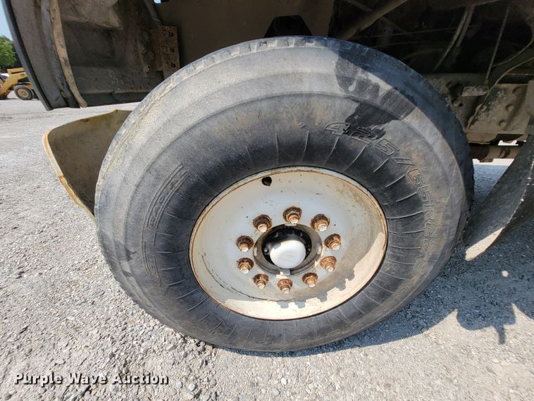 image for item KD9386 1994 Ford LT8000  ready mix truck