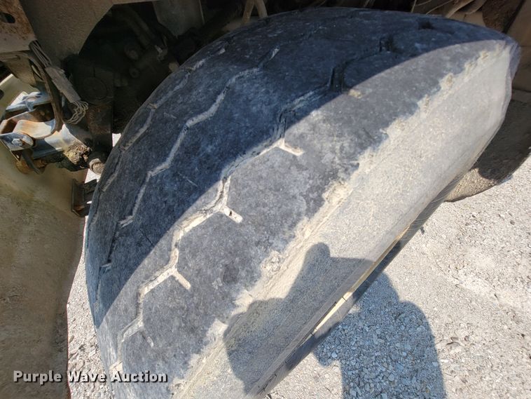 image for item KD9386 1994 Ford LT8000  ready mix truck