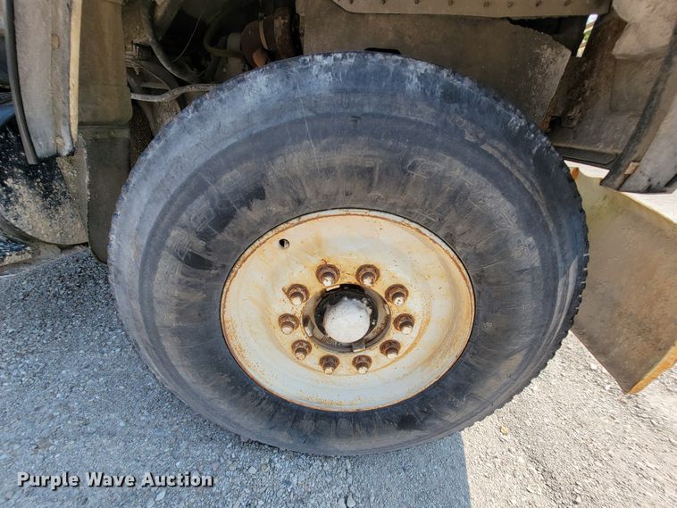 image for item KD9386 1994 Ford LT8000  ready mix truck