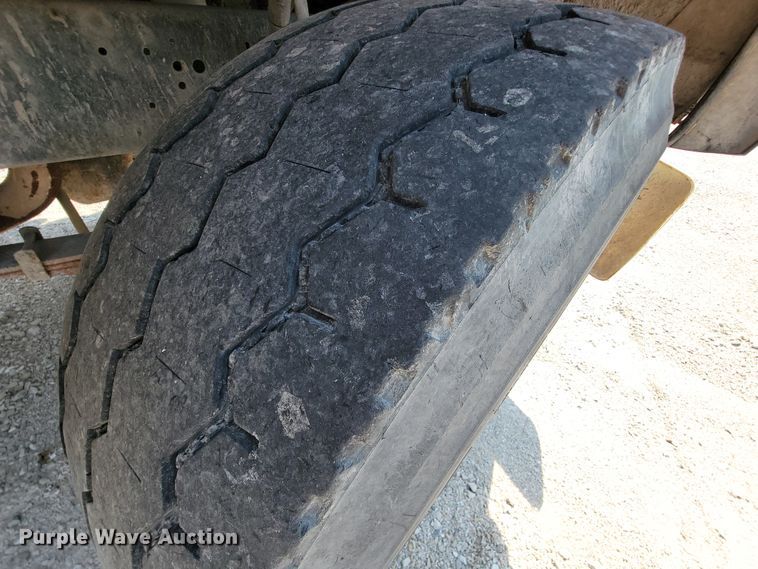 image for item KD9386 1994 Ford LT8000  ready mix truck