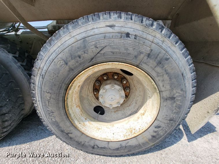 image for item KD9386 1994 Ford LT8000  ready mix truck