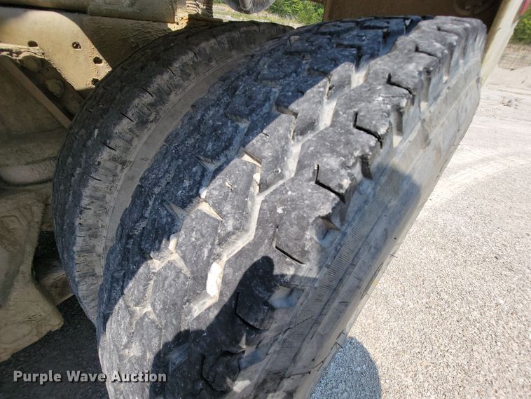 image for item KD9386 1994 Ford LT8000  ready mix truck