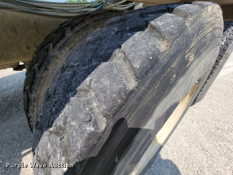 image for item KD9386 1994 Ford LT8000  ready mix truck