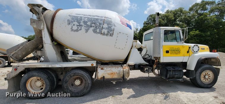 image for item KD9387 1994 Ford LT8000  ready mix truck