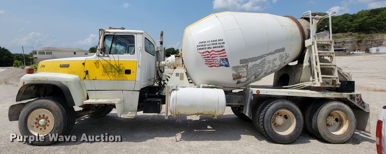 image for item KD9387 1994 Ford LT8000  ready mix truck