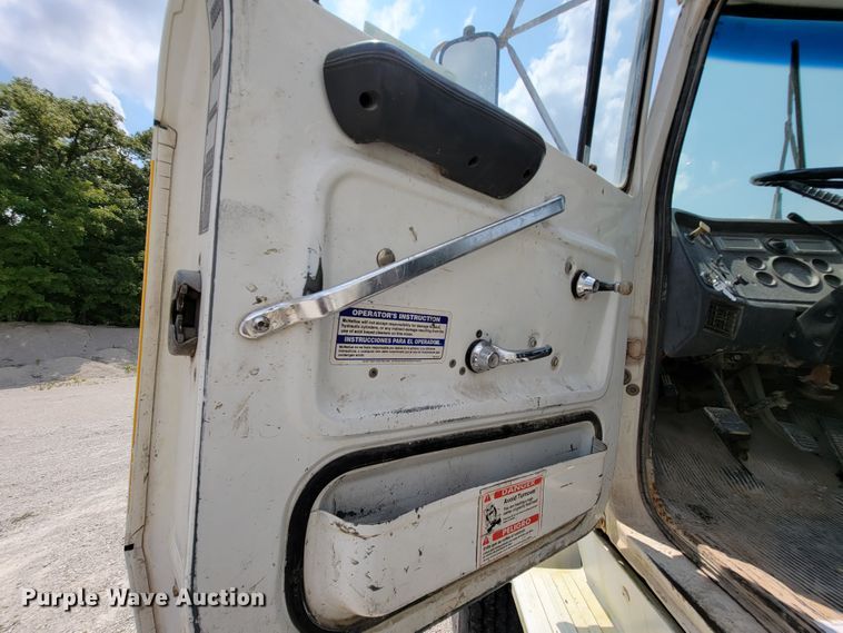 image for item KD9387 1994 Ford LT8000  ready mix truck