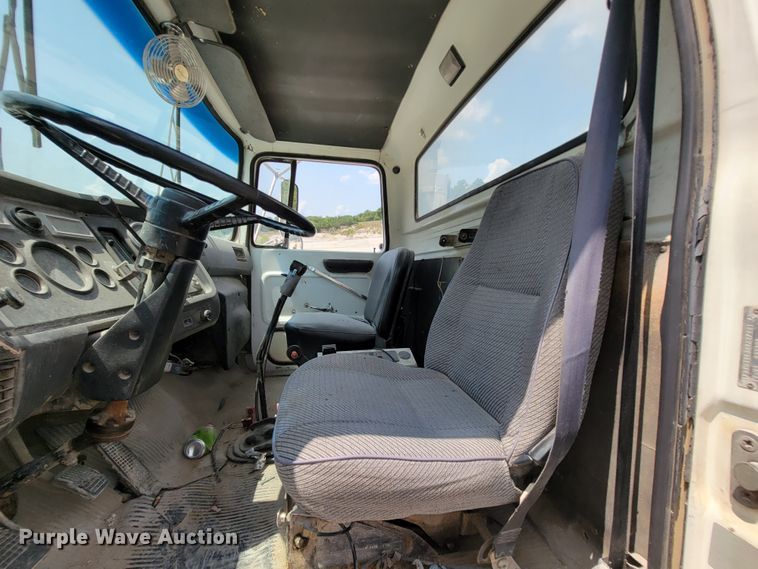 image for item KD9387 1994 Ford LT8000  ready mix truck