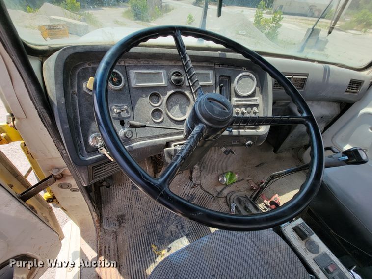 image for item KD9387 1994 Ford LT8000  ready mix truck