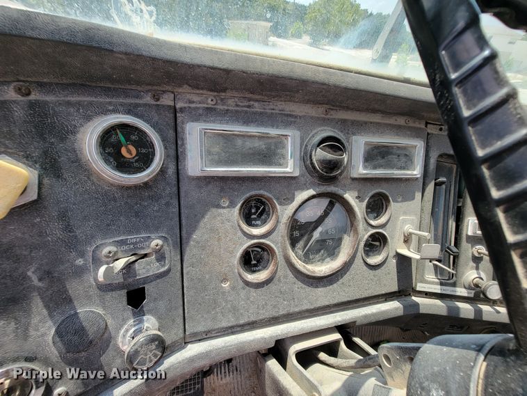 image for item KD9387 1994 Ford LT8000  ready mix truck