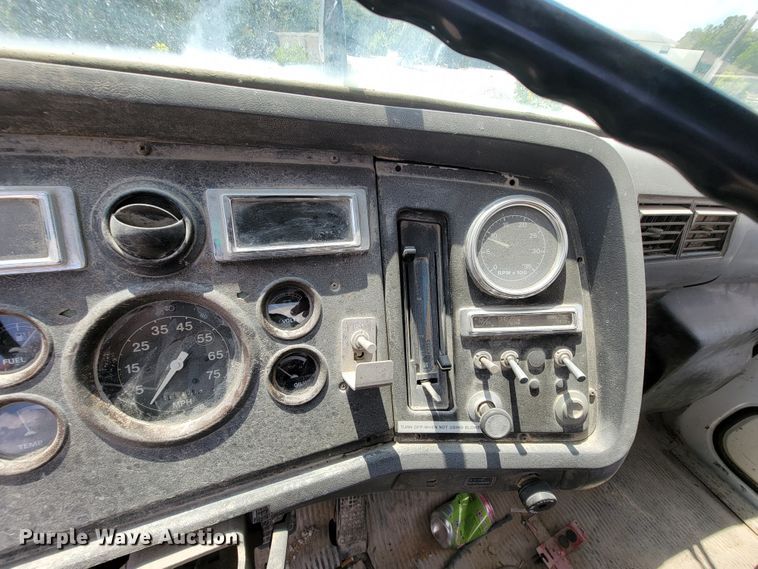 image for item KD9387 1994 Ford LT8000  ready mix truck