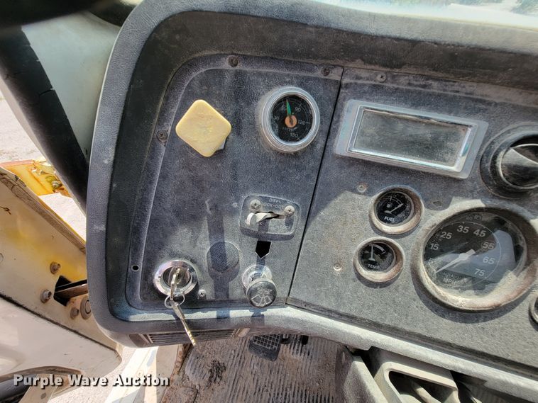 image for item KD9387 1994 Ford LT8000  ready mix truck