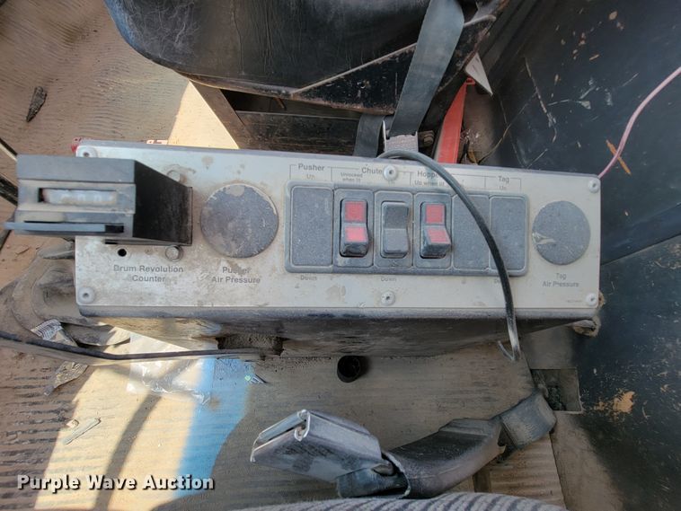 image for item KD9387 1994 Ford LT8000  ready mix truck