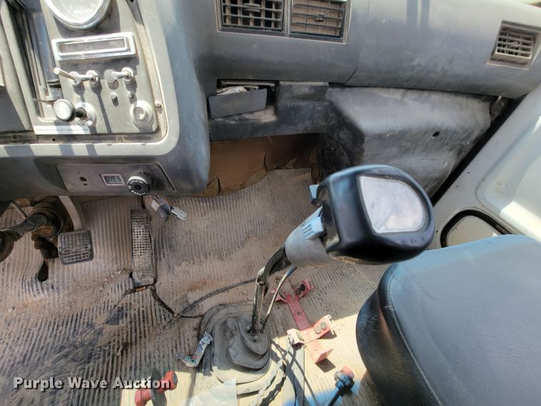 image for item KD9387 1994 Ford LT8000  ready mix truck