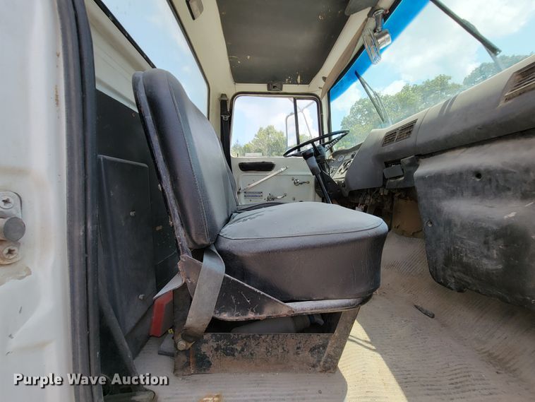 image for item KD9387 1994 Ford LT8000  ready mix truck