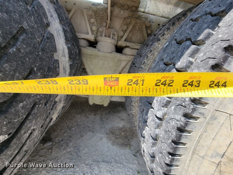 image for item KD9387 1994 Ford LT8000  ready mix truck