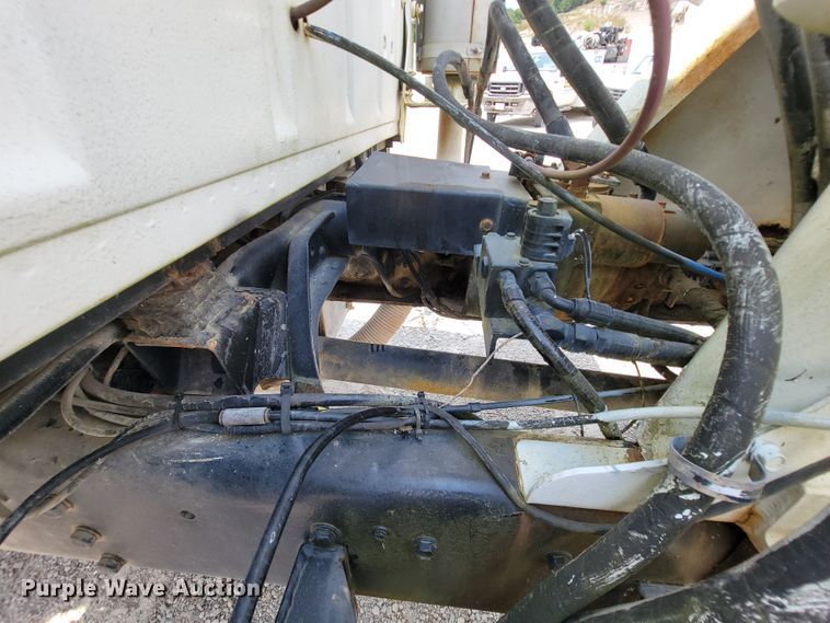 image for item KD9387 1994 Ford LT8000  ready mix truck