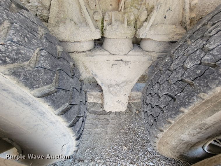 image for item KD9387 1994 Ford LT8000  ready mix truck