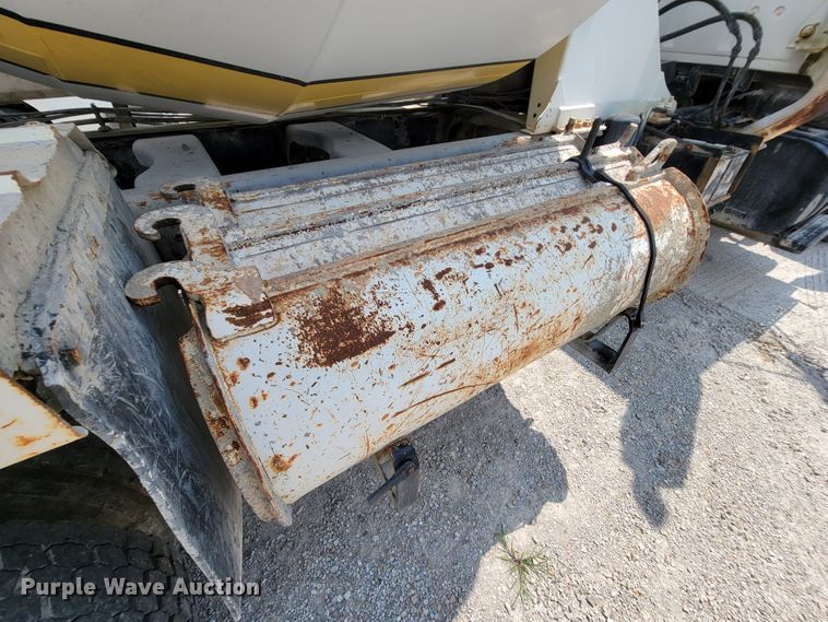 image for item KD9387 1994 Ford LT8000  ready mix truck