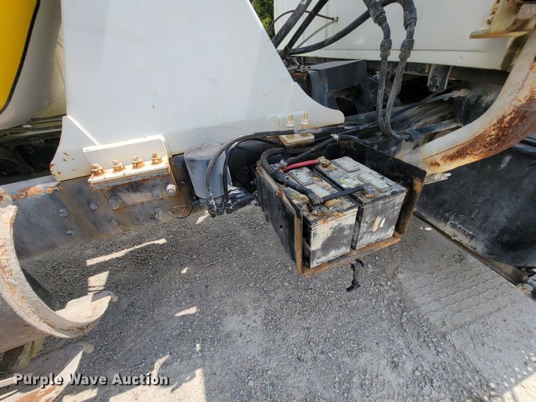 image for item KD9387 1994 Ford LT8000  ready mix truck