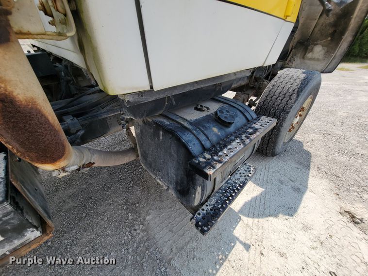 image for item KD9387 1994 Ford LT8000  ready mix truck