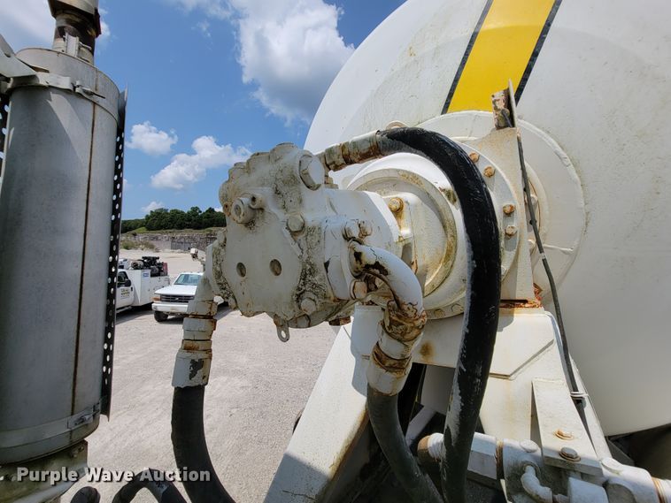 image for item KD9387 1994 Ford LT8000  ready mix truck