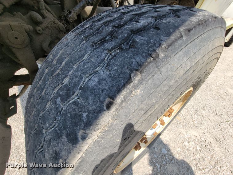 image for item KD9387 1994 Ford LT8000  ready mix truck