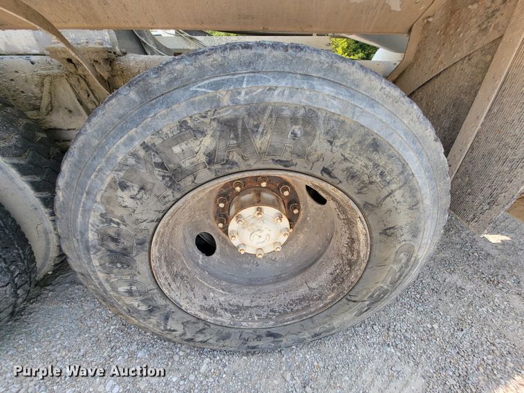 image for item KD9387 1994 Ford LT8000  ready mix truck