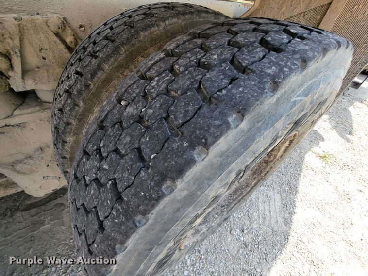 image for item KD9387 1994 Ford LT8000  ready mix truck