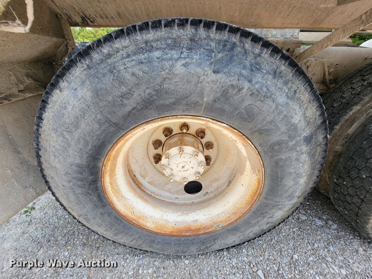 image for item KD9387 1994 Ford LT8000  ready mix truck