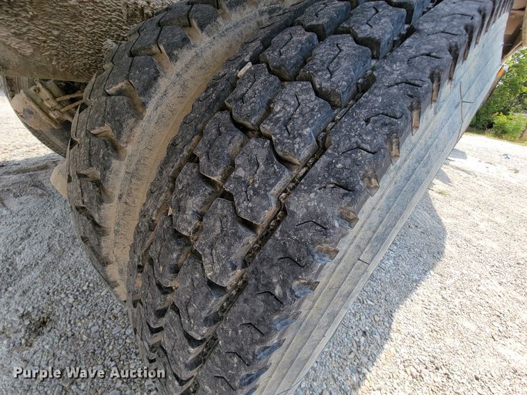 image for item KD9387 1994 Ford LT8000  ready mix truck