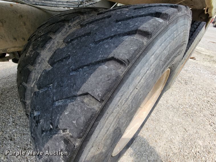 image for item KD9387 1994 Ford LT8000  ready mix truck