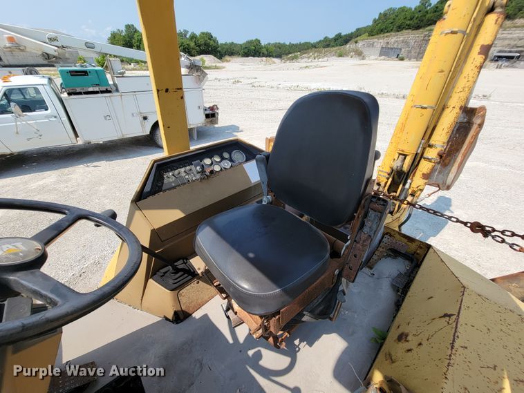 image for item KD9388 1992 Caterpillar 436 Series II  backhoe