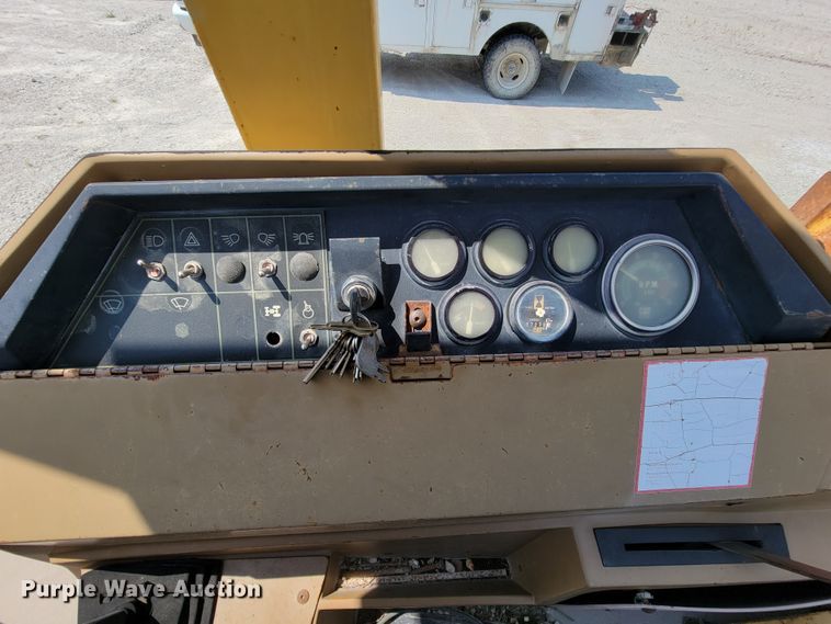 image for item KD9388 1992 Caterpillar 436 Series II  backhoe