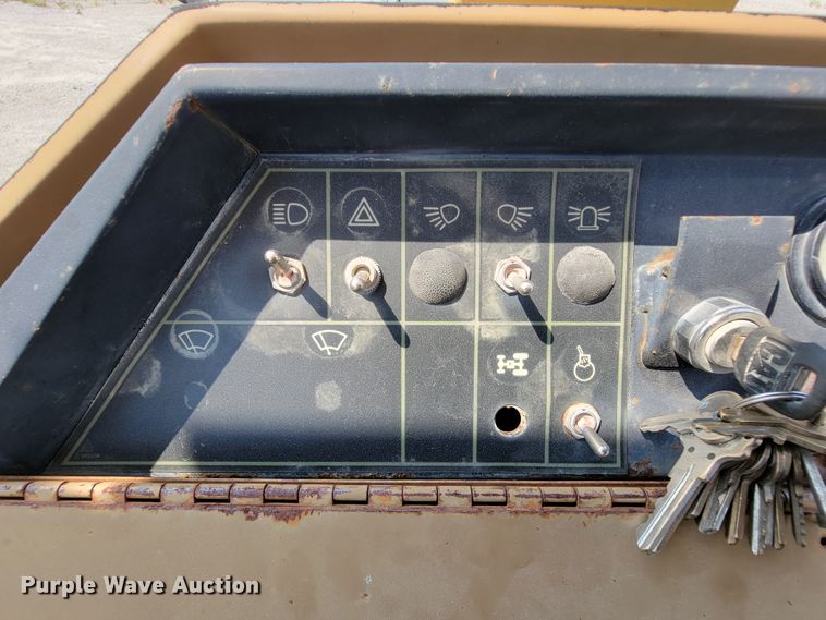 image for item KD9388 1992 Caterpillar 436 Series II  backhoe